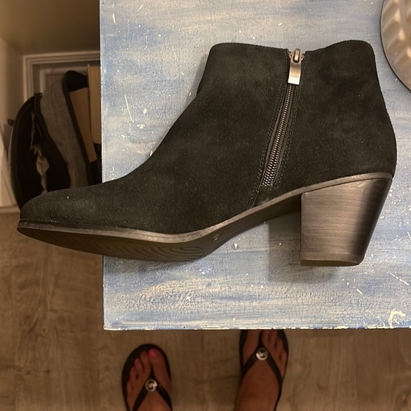 Black suede boots. Size 10 new, never worn. - Picture 3 of 4